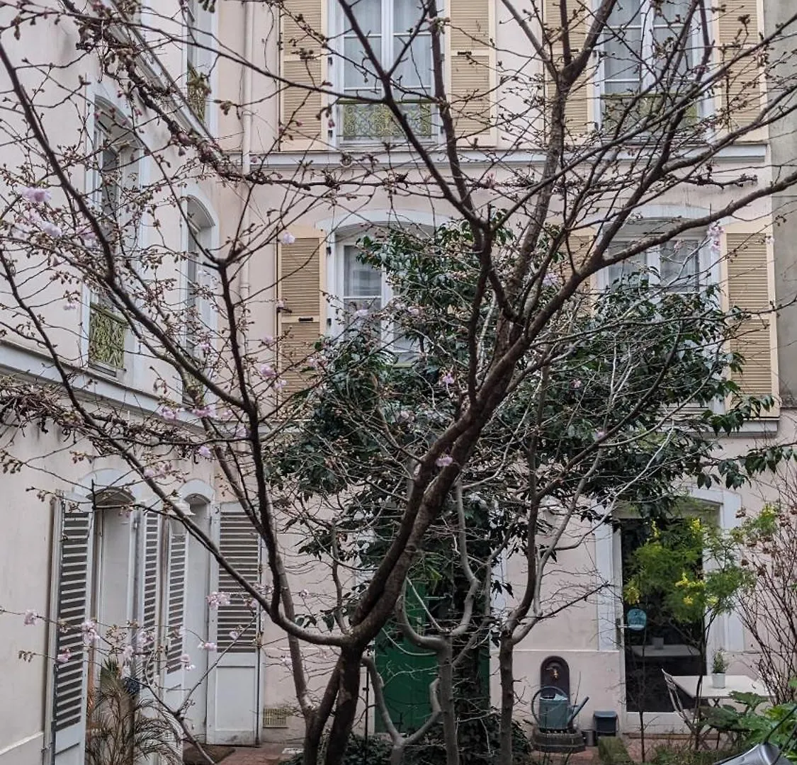 D'hotes Calmes Sur Jardin Batignolles 게스트하우스