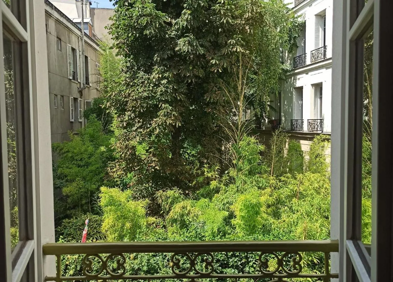 게스트하우스 D'hotes Calmes Sur Jardin Batignolles *