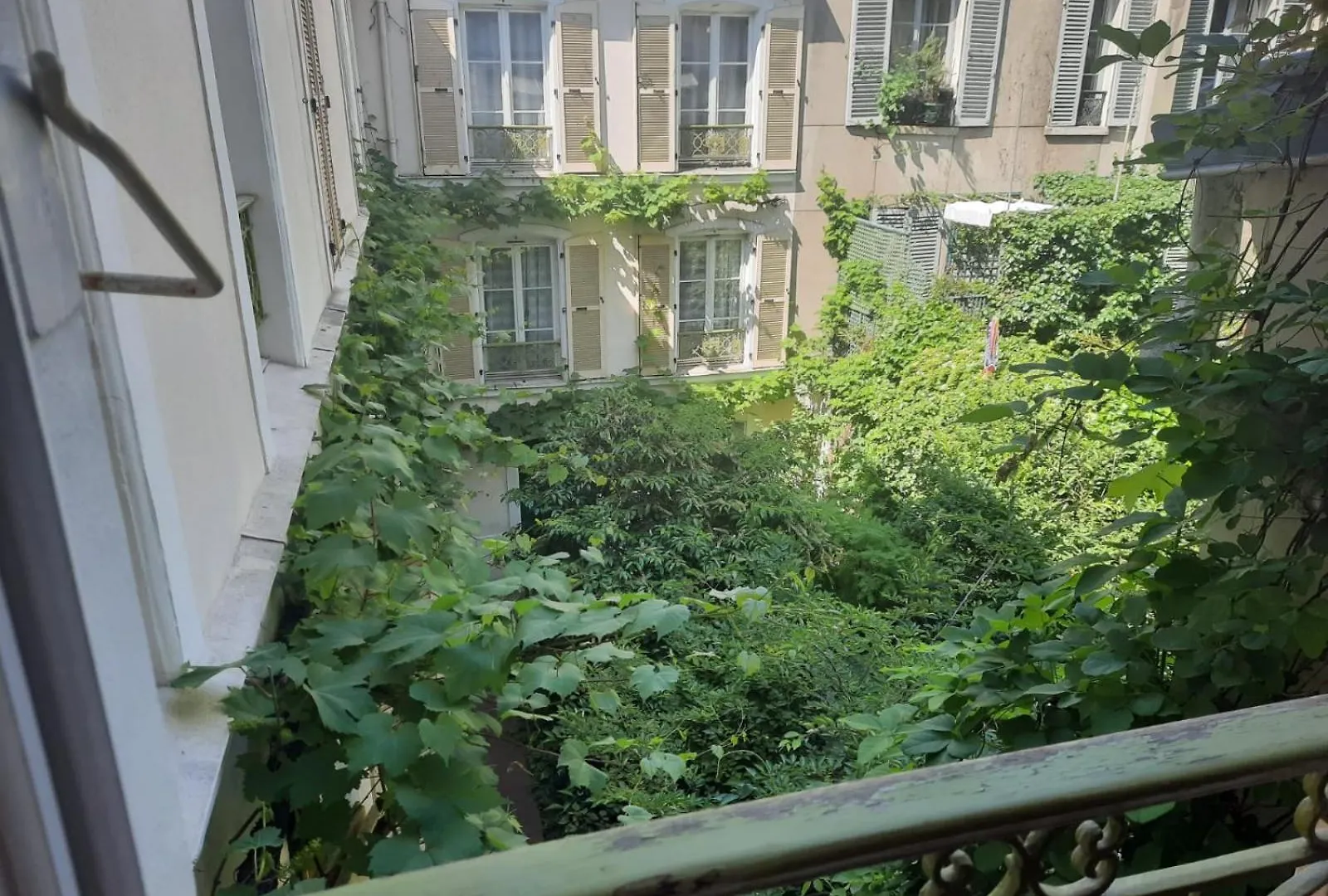 Guest house D'hotes Calmes Sur Jardin Batignolles Paris
